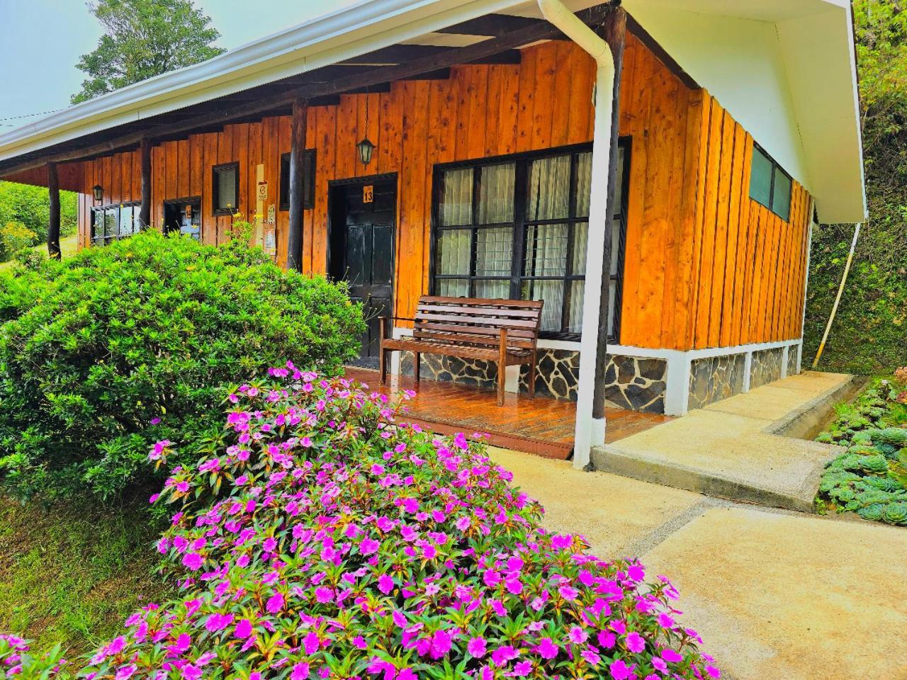 Lodge De Montana Suria *